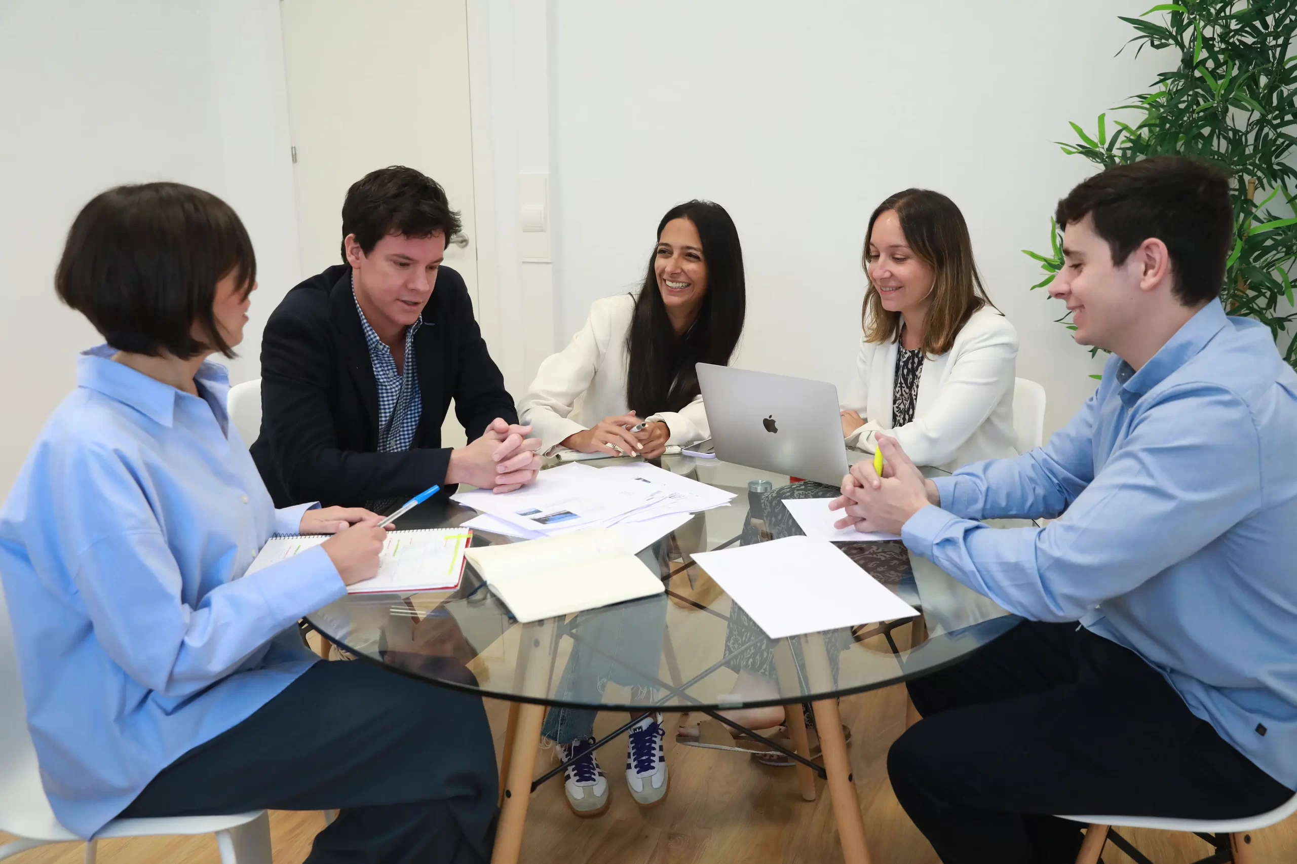 Equipo de Viewpoint en una reunión